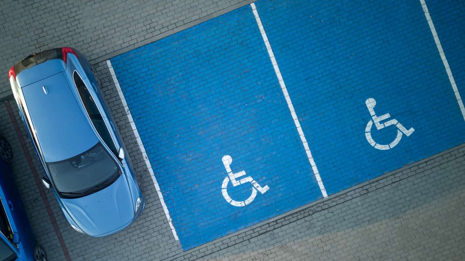 How to improve the control and management of parking spots for people with reduced mobility (PRM)